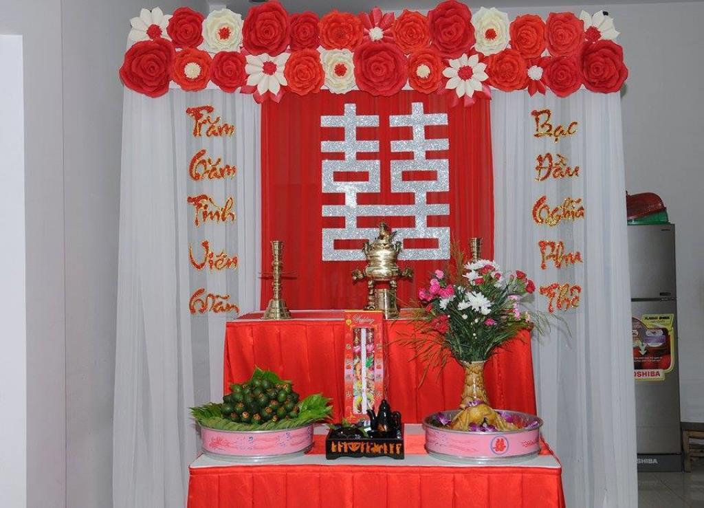 Mẫu trang trí bàn gia tiên đơn giản trong ngày cưới Trường Kỷ -  Langnghehaiminh.vn